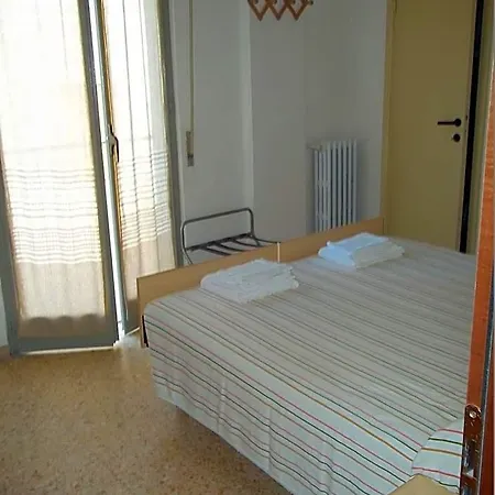 فندق Italia 3*