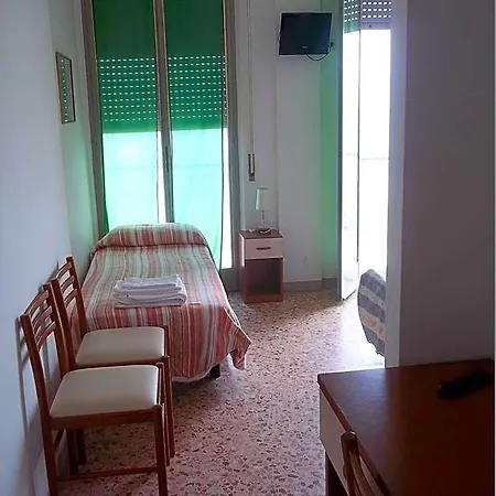 فندق Italia 3*
