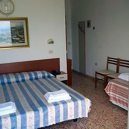 فندق Italia 3*