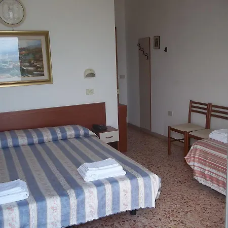Hotel Italia 3*